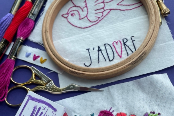 Cercle et accessoires de broderie